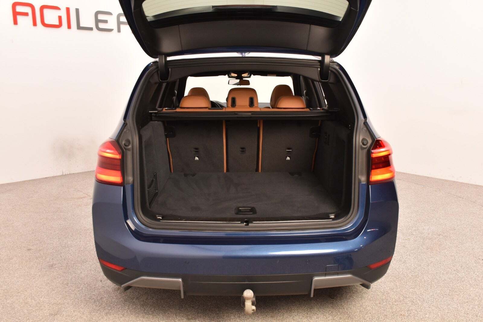 Blå BMW iX3 fra 2021