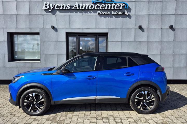 Blå Peugeot e-2008 fra 2021