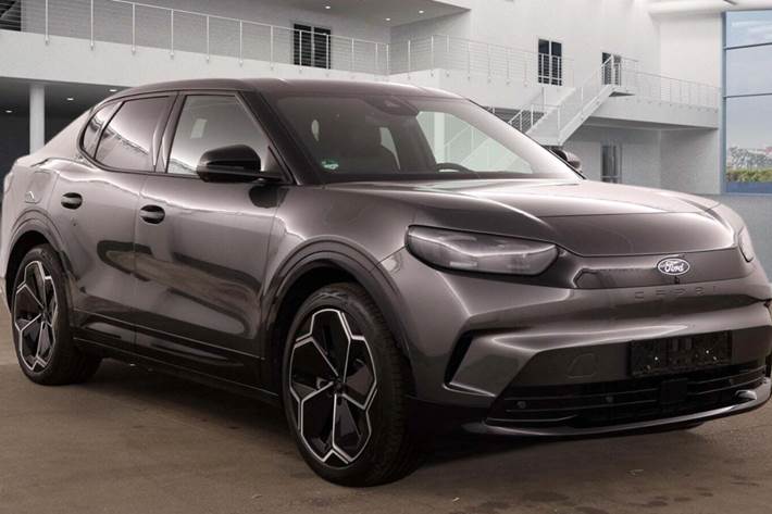 Grå Ford Capri fra 2025