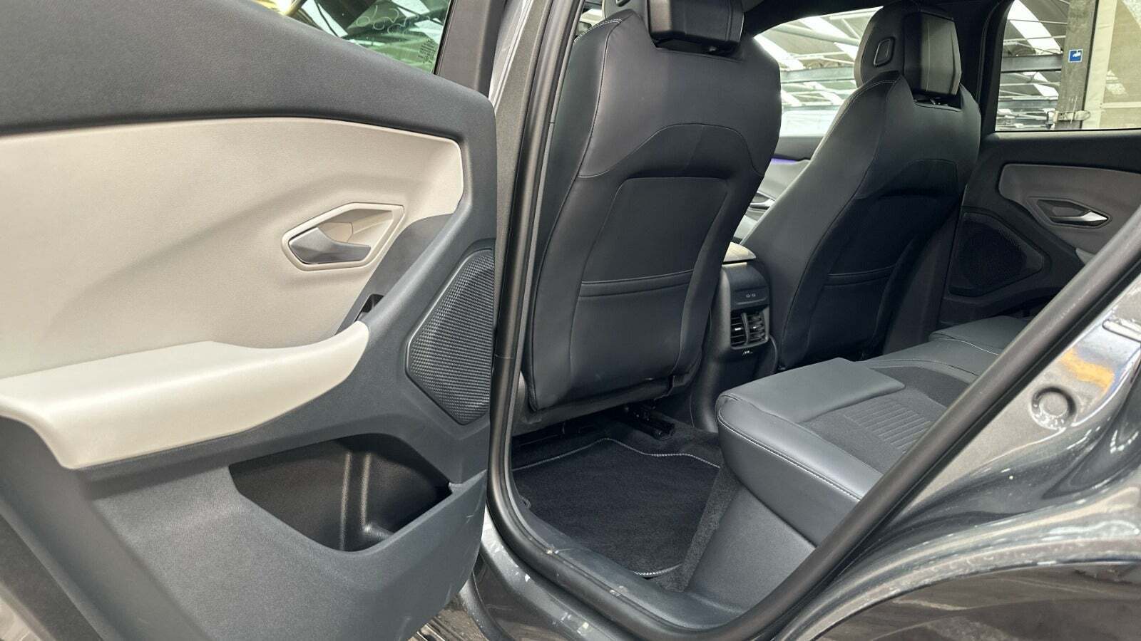 Grå Ford Capri fra 2025