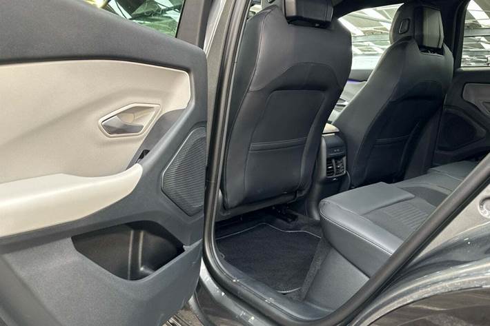 Grå Ford Capri fra 2025