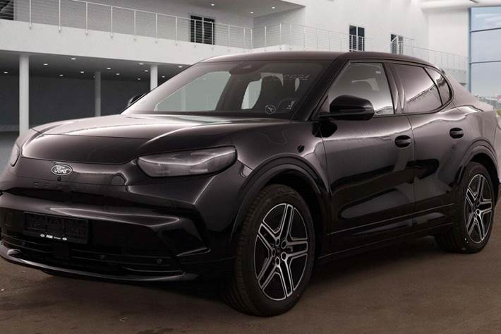 Sort Ford Capri fra 2025