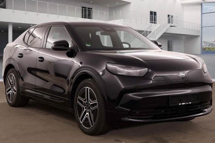 Sort Ford Capri fra 2025