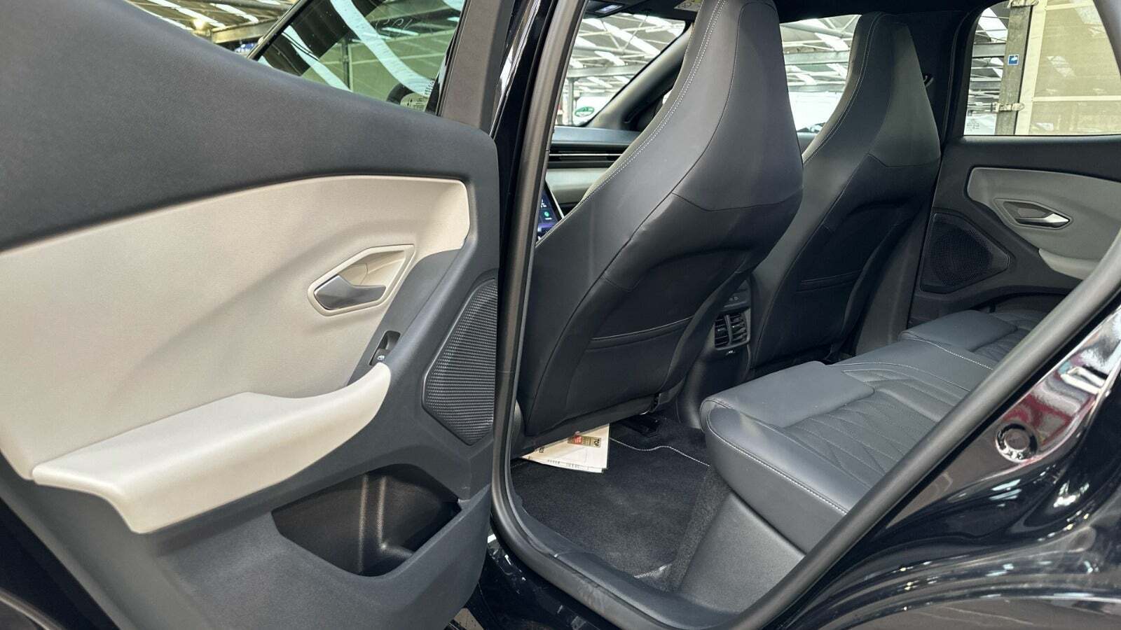 Sort Ford Capri fra 2025