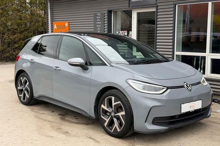 Grå VW ID.3 fra 2024 set udefra