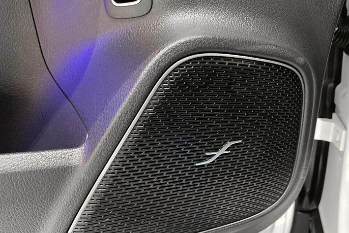 Hvid Mercedes EQB 250+ fra 2024