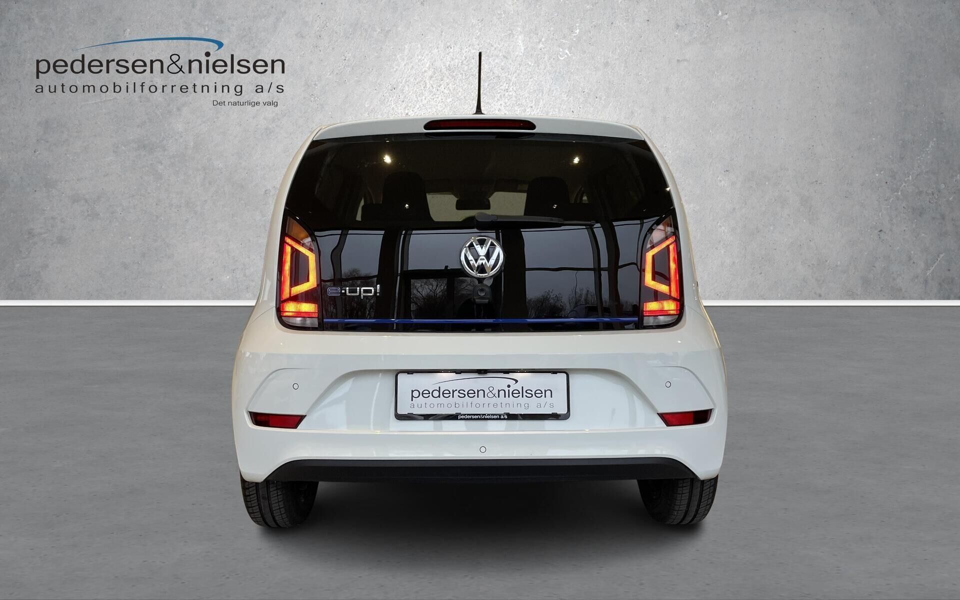 Hvid VW e-up fra 2018 set udefra