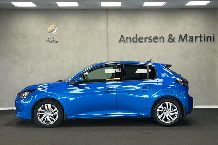 Blå Peugeot 208 fra 2020