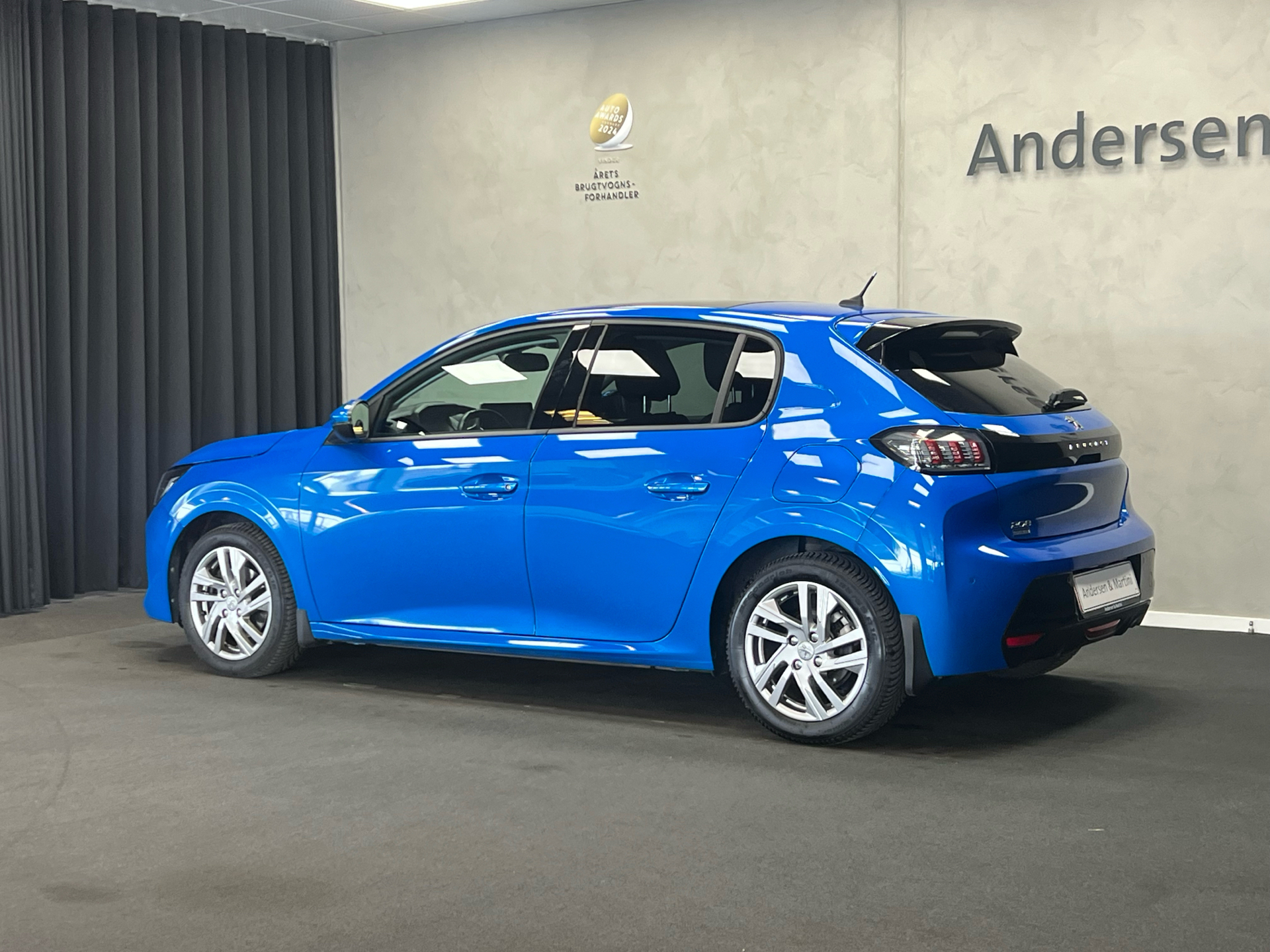 Blå Peugeot 208 fra 2020