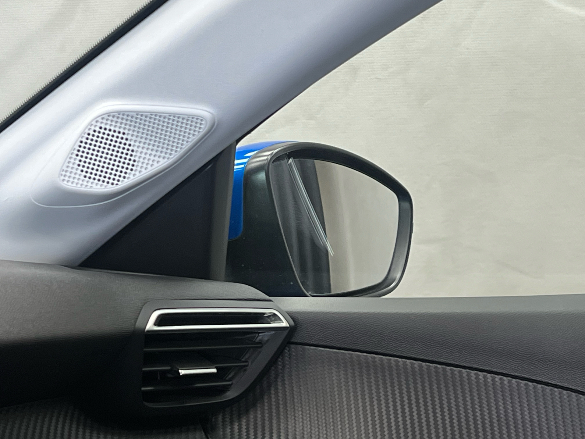 Blå Peugeot 208 fra 2020