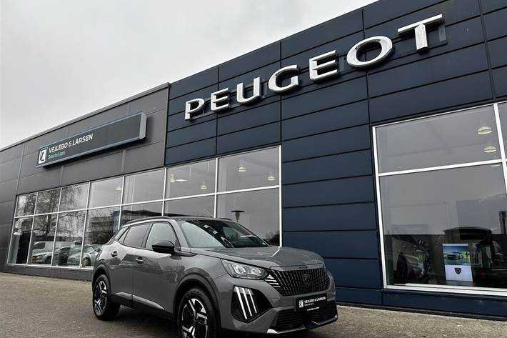 Grå Peugeot 2008 fra 2023
