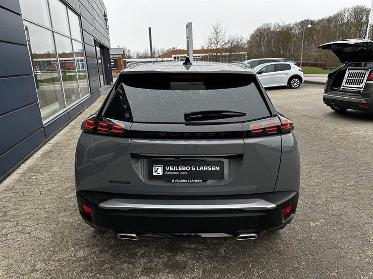 Peugeot 2008 1,2 PureTech First Selection EAT8 130HK 5d 8g Aut.