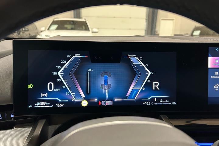Blå BMW 530e fra 2024