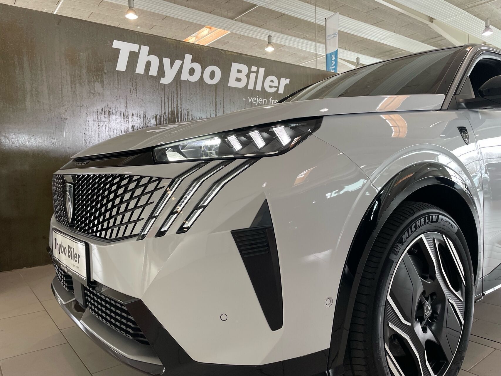 Hvid Peugeot e-3008 fra 2024