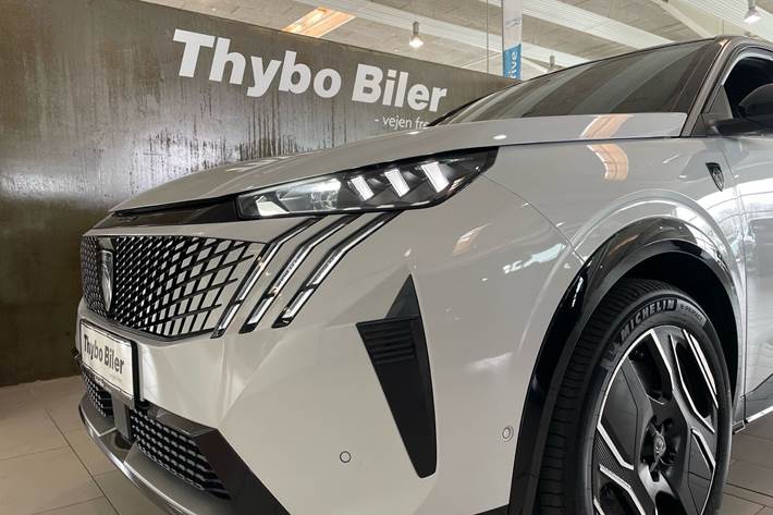 Hvid Peugeot e-3008 fra 2024