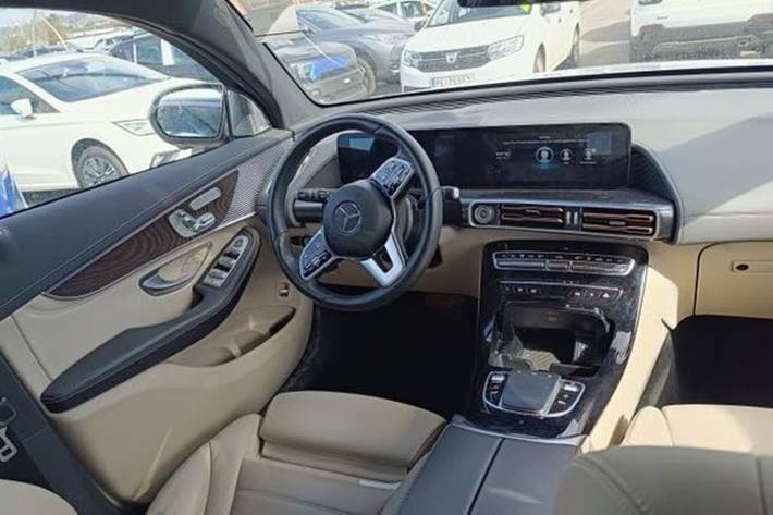 Grå Mercedes EQC 400 fra 2020