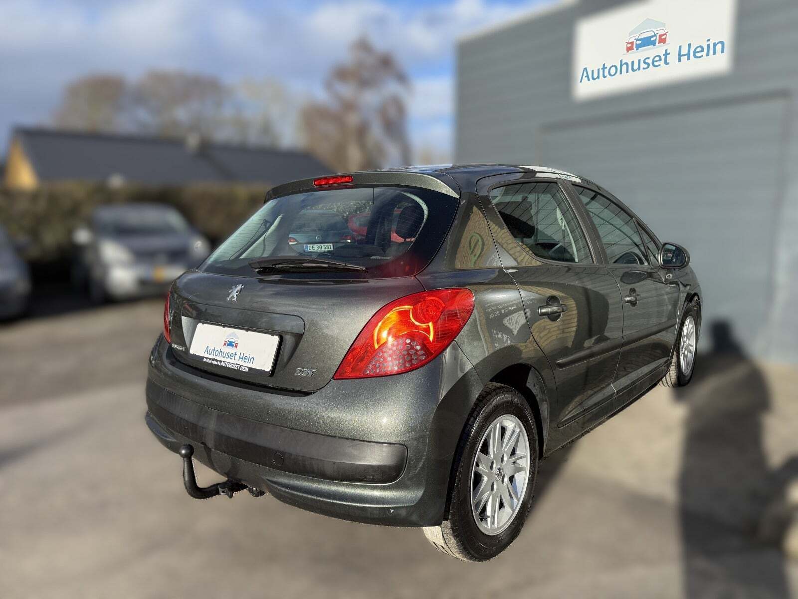 Grå Peugeot 207 fra 2007