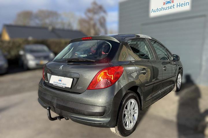 Grå Peugeot 207 fra 2007