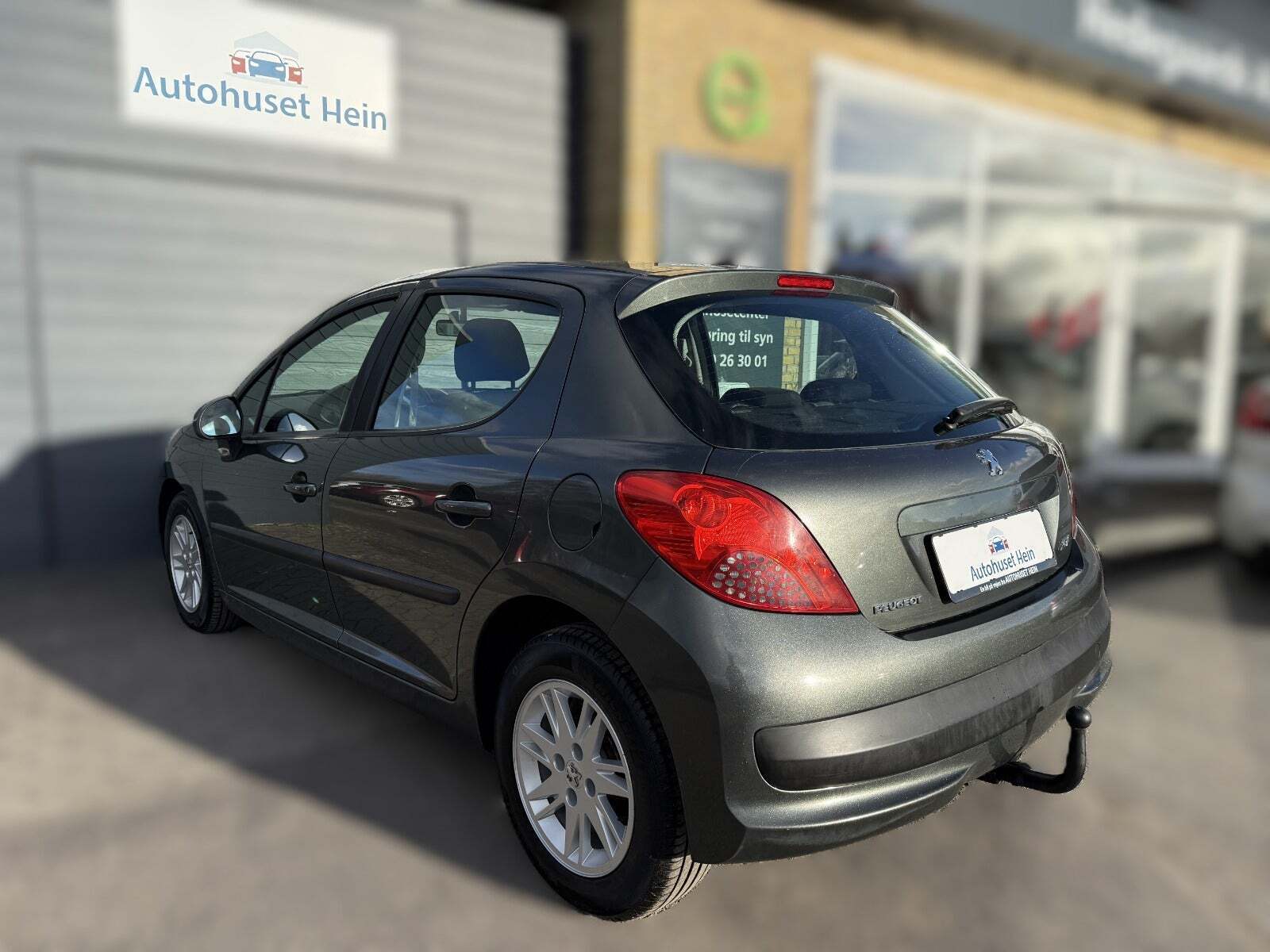 Grå Peugeot 207 fra 2007