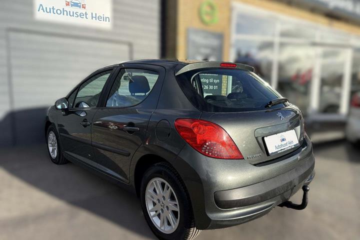 Grå Peugeot 207 fra 2007