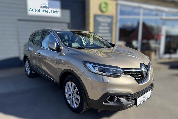Beige Renault Kadjar fra 2017 set udefra