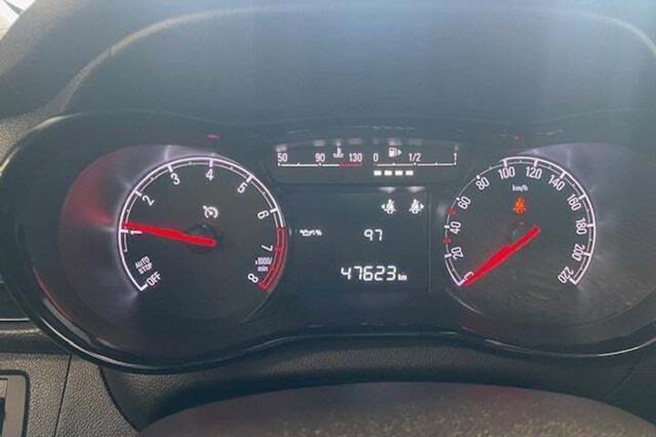 Rød Opel Karl fra 2018