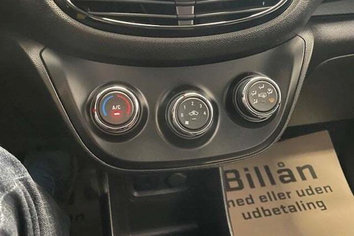 Rød Opel Karl fra 2018
