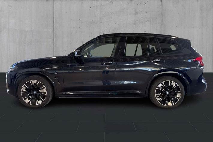 Sort BMW iX3 fra 2023