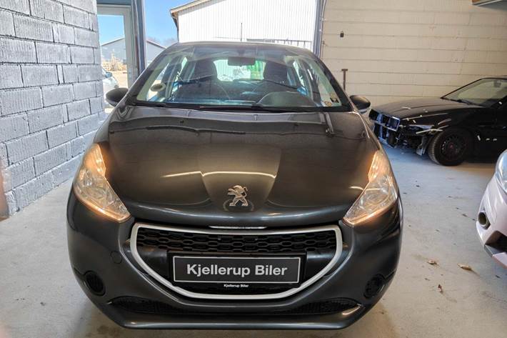 Gul Peugeot 208 fra 2012