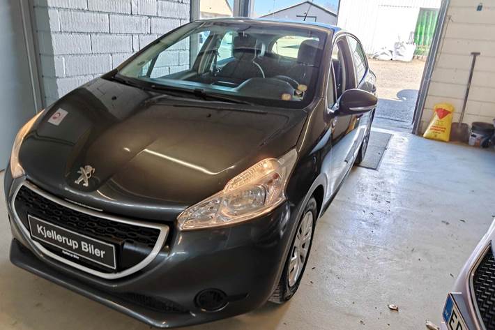 Gul Peugeot 208 fra 2012