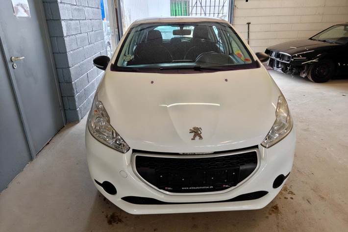 Gul Peugeot 208 fra 2013