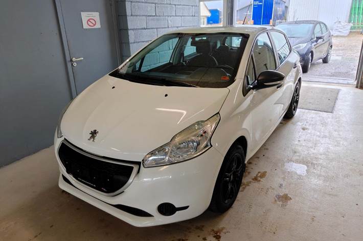 Gul Peugeot 208 fra 2013