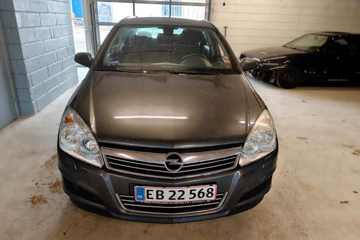 Gul Opel Astra fra 2008