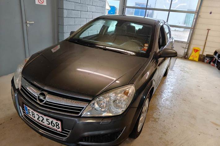 Gul Opel Astra fra 2008