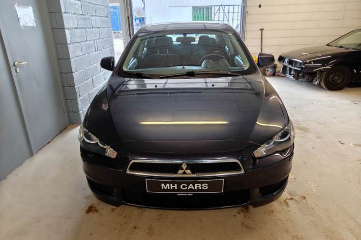 Gul Mitsubishi Lancer fra 2008