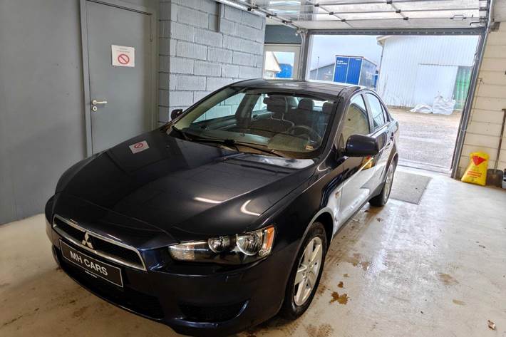 Gul Mitsubishi Lancer fra 2008