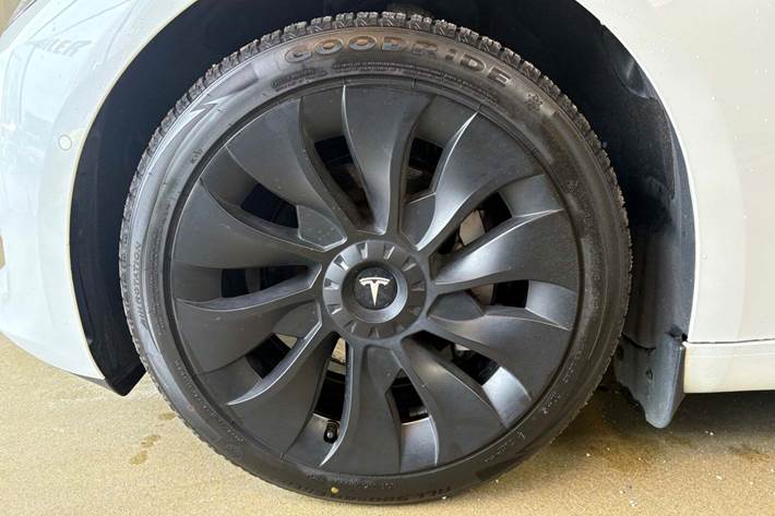 Hvid Tesla Model 3 fra 2022