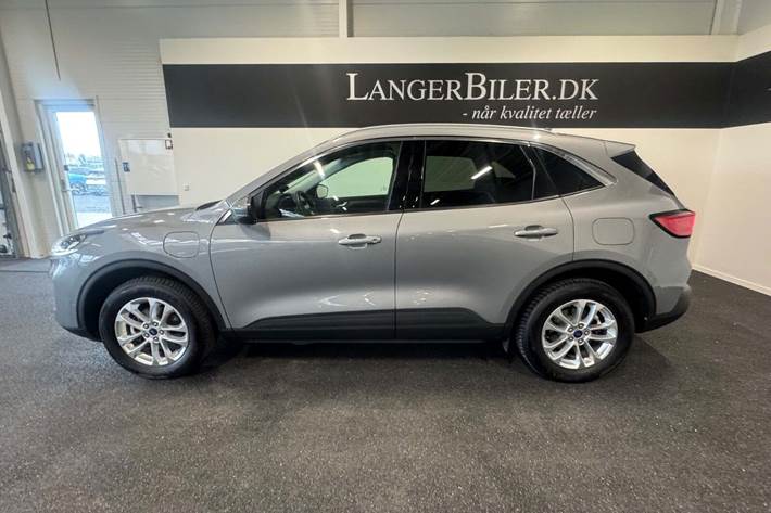 Blå Ford Kuga fra 2022