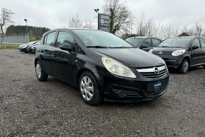 Sort Opel Agila fra 2008