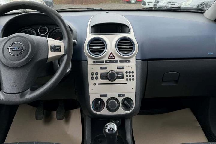 Sort Opel Agila fra 2008