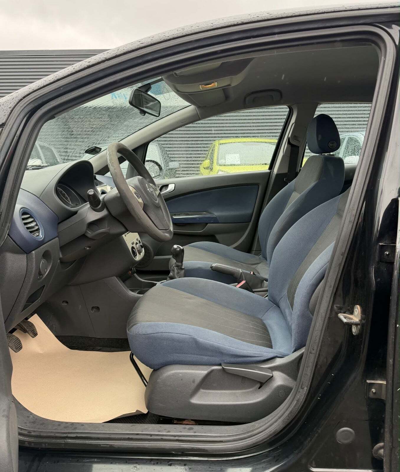 Sort Opel Agila fra 2008
