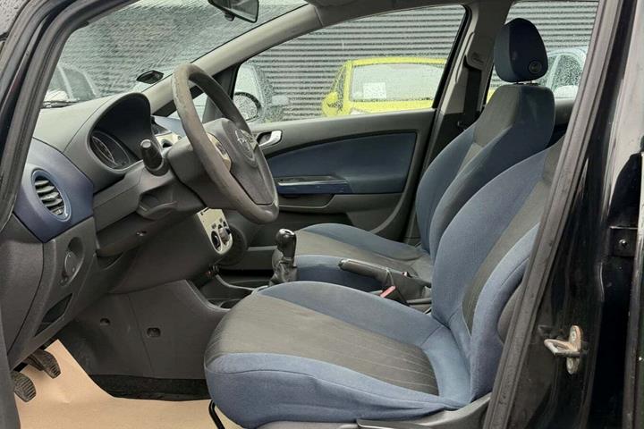 Sort Opel Agila fra 2008