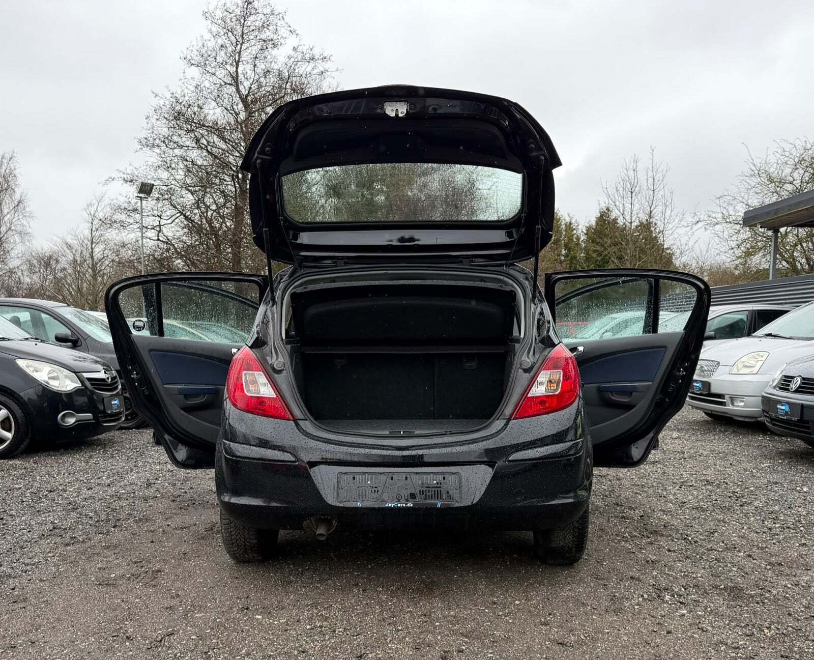 Sort Opel Corsa fra 2008