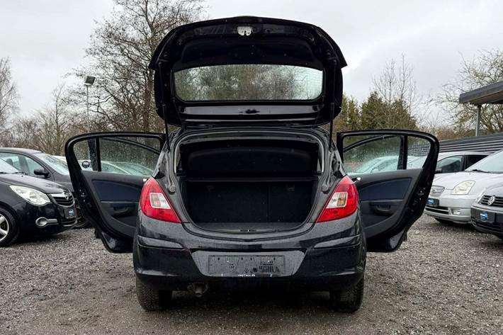 Sort Opel Corsa fra 2008