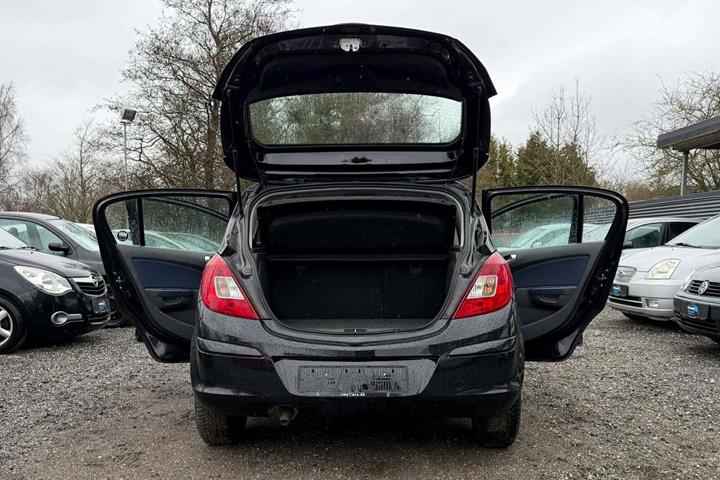 Sort Opel Agila fra 2008