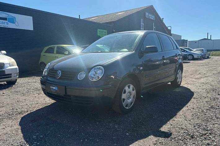 Grå VW Polo fra 2004