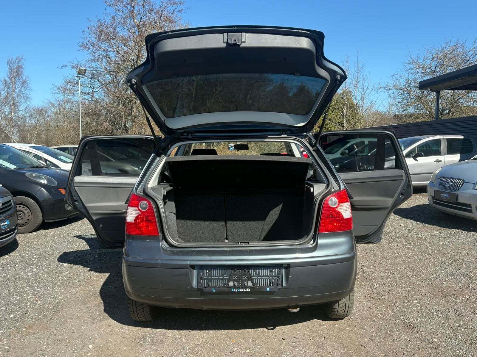 Grå VW Polo fra 2004