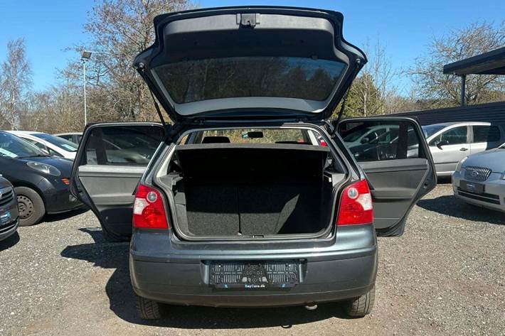 Grå VW Polo fra 2004