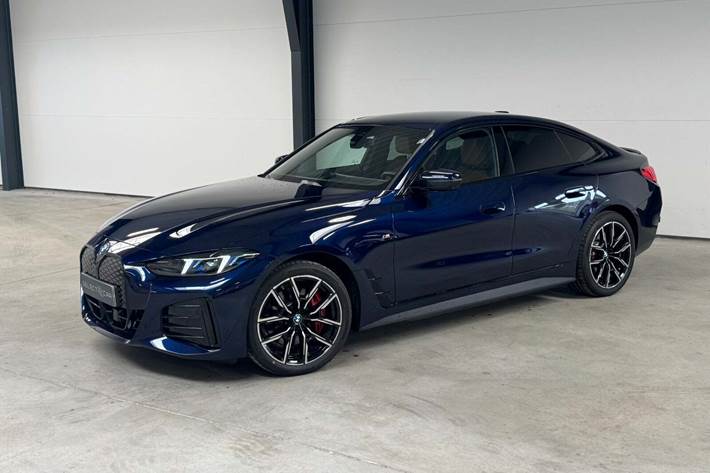 Blå BMW i4 fra 2026