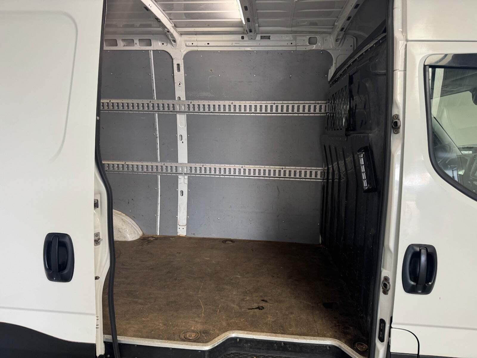 Hvid Iveco Daily fra 2016